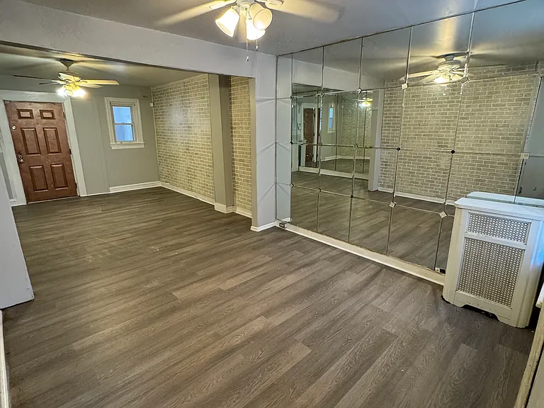 1142 E Woodlawn St — Photo 3