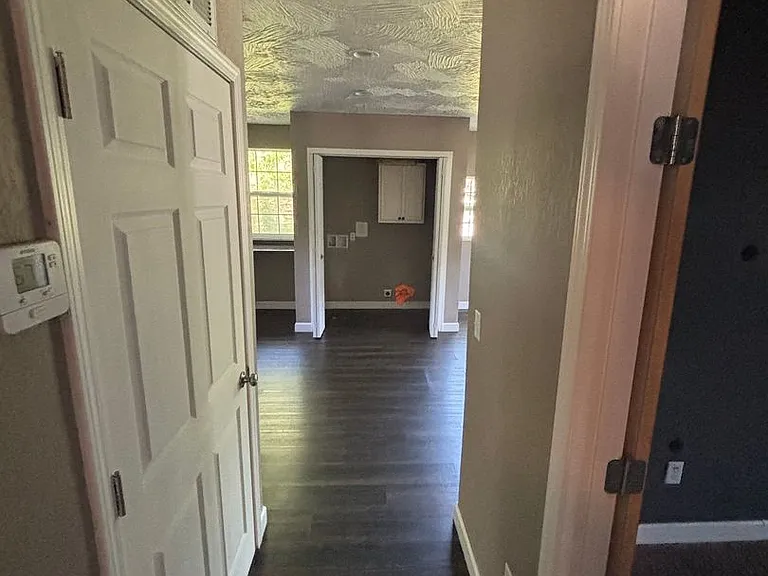 2027 N Weller Ave — Photo 10