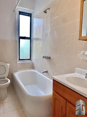 Rented by Skyline Group Real Estate | media 10