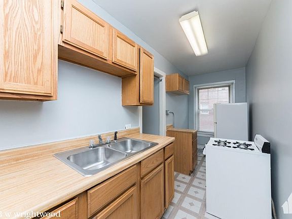 2nd image of 3263 W Wrightwood Ave #317