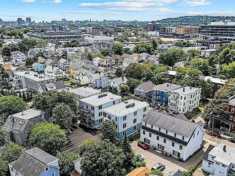 40 Waverly St — Photo 15