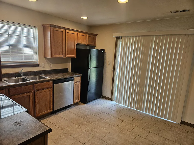 704 Glenstone Dr — Photo 9