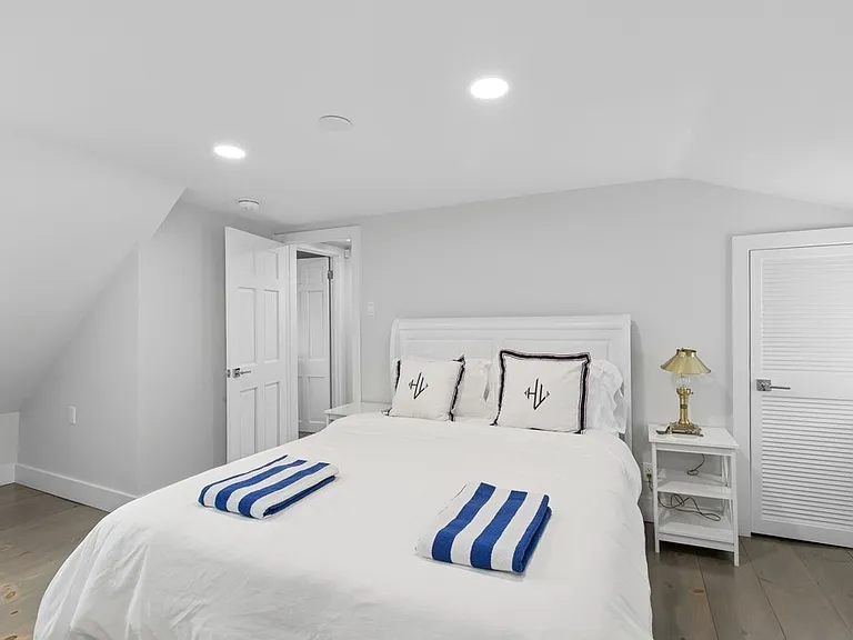87 Foster Ave — Photo 22