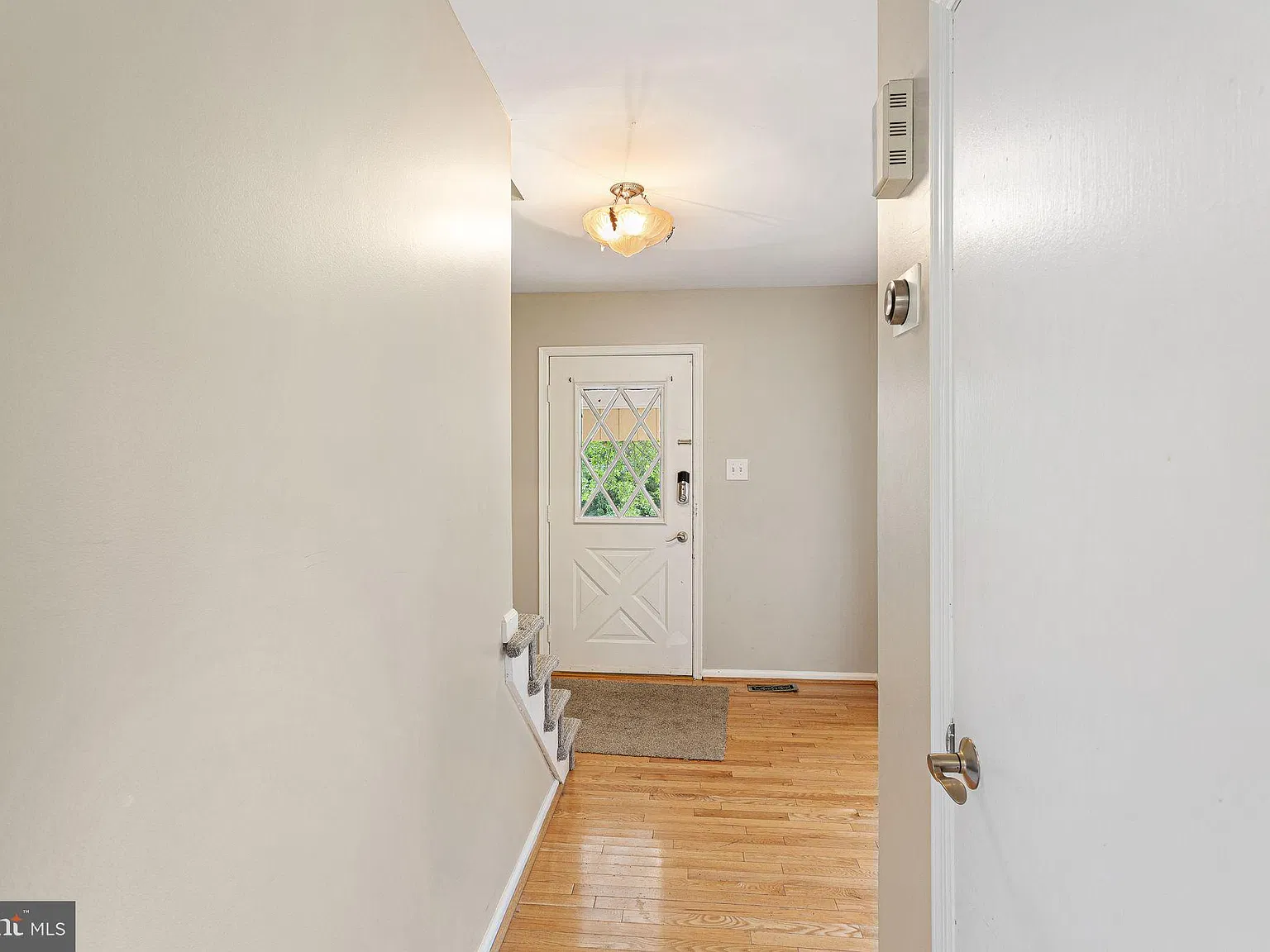 3 bed, 1.5 bath, 2210 sqft, $4,500 — Photo 3