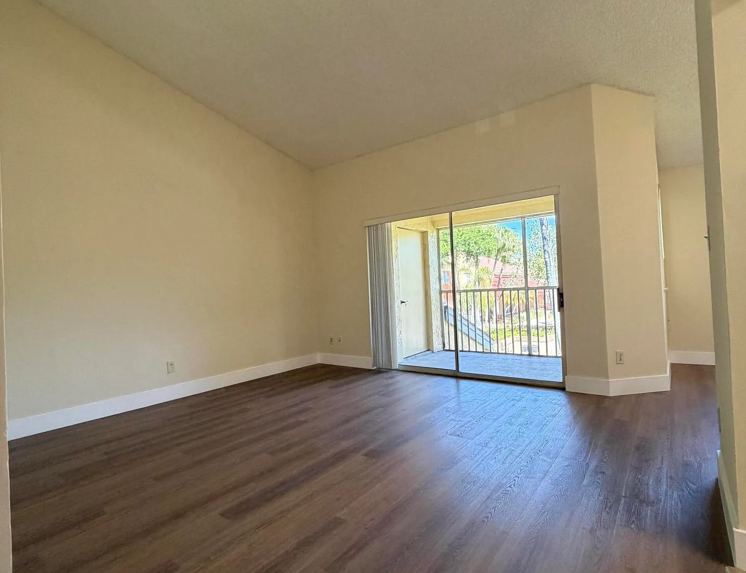 2 bed, 2.0 bath, 1074 sqft, $2,250 — Photo 4