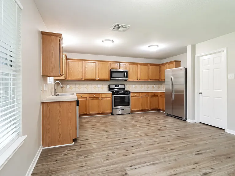 14635 Lothbury Dr — Photo 8