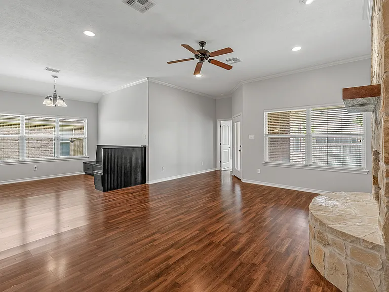 4203 Cedar Creek Ct — Photo 8