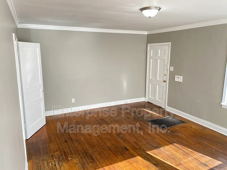 599 Houston St — Photo 6