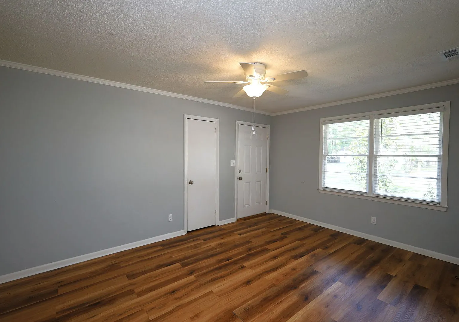 1709 Azalea Dr Unit B — Photo 2