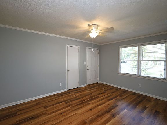 3rd image of 1709 Azalea Dr #B