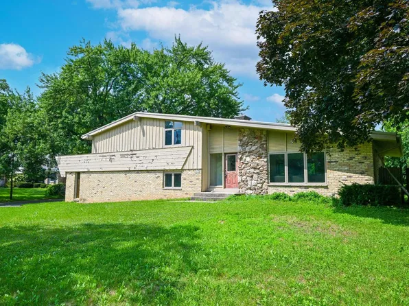 W154N8105 Elm LANE, Menomonee Falls, WI 53051