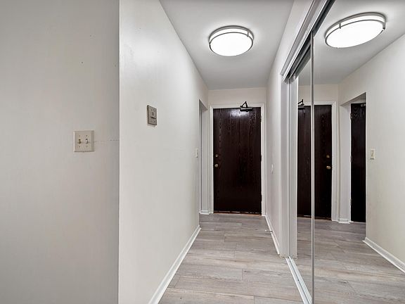5th image of 6645 N California Ave #102