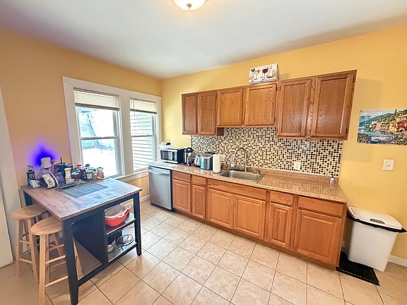 4th image of 14 Madison St #1