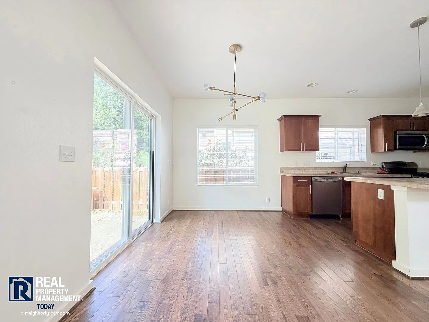 Spacious 3-Bedroom Auburn Home with Fenced Yard, Bonus Area & 2-Car Garage — Photo 3