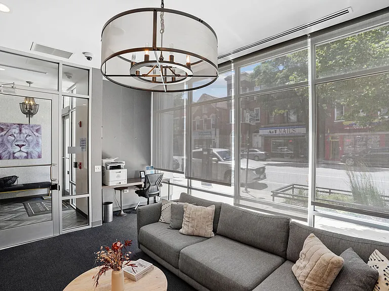 Luxe on Chicago — Photo 50