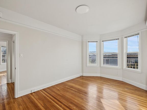 5th image of 3006 Gough St APT 301