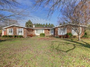 23 S Henson Rd, Villa Grove, IL 61956