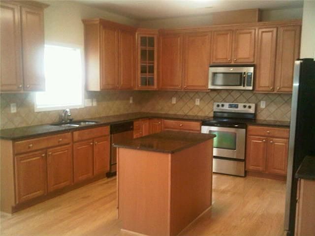 2nd image of 2305 Rockland Cir