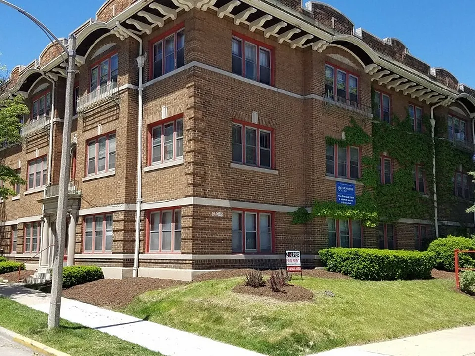 Newport Manor
