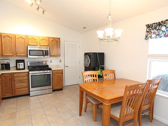 2nd image of 202 Cheshire Ln