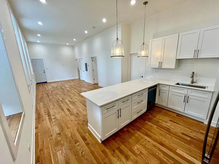 1924 S Throop St #1 — Photo 1
