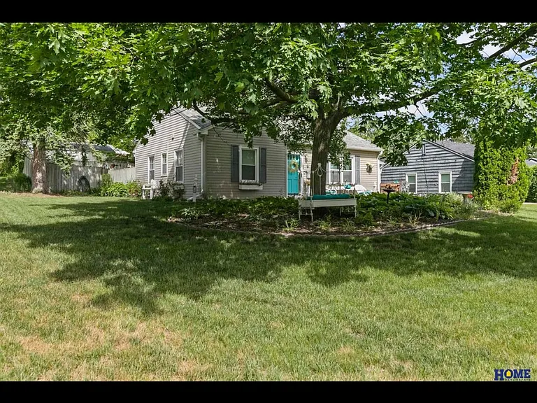 2945 S 42nd St — Photo 2