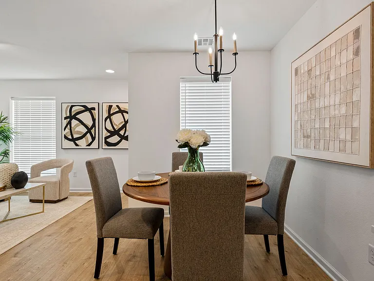 Now offering One & Half Month Free Rent *Advertised Rate is Reflective of Special Offer!* — Photo 8