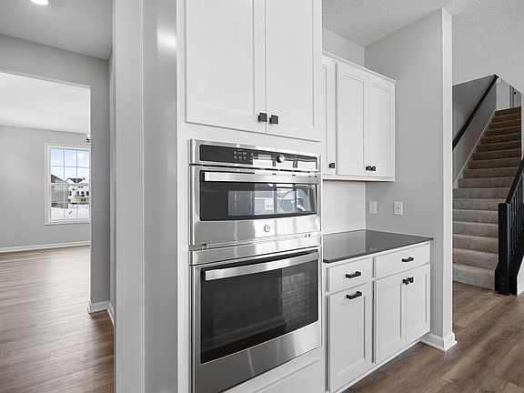 3rd image of 2699 Kenwood Ave NE