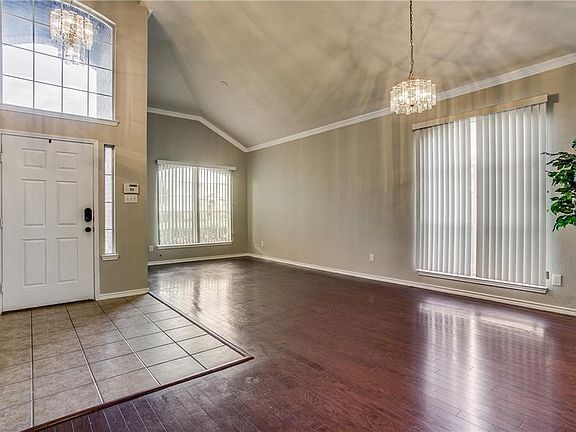 3rd image of 109 Londonderry Ln