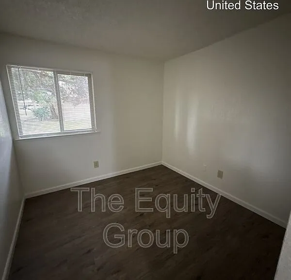 1400 W Elowin Ave — Photo 10