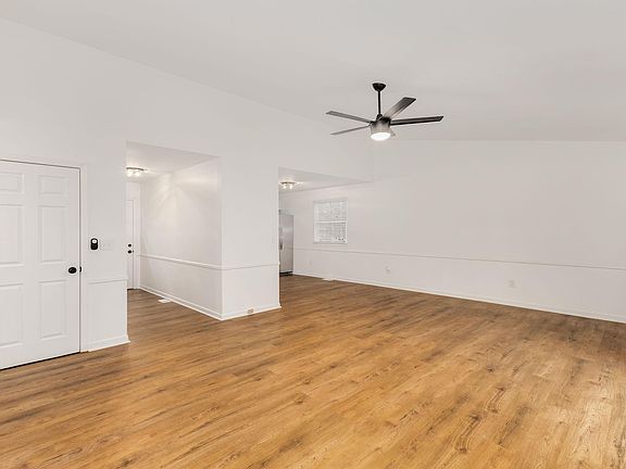 4th image of 17 Westbrook Ln