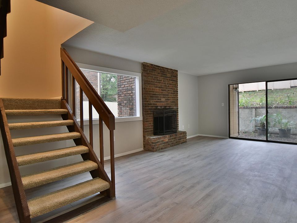 1st image of 11 Hidden Cove Cir