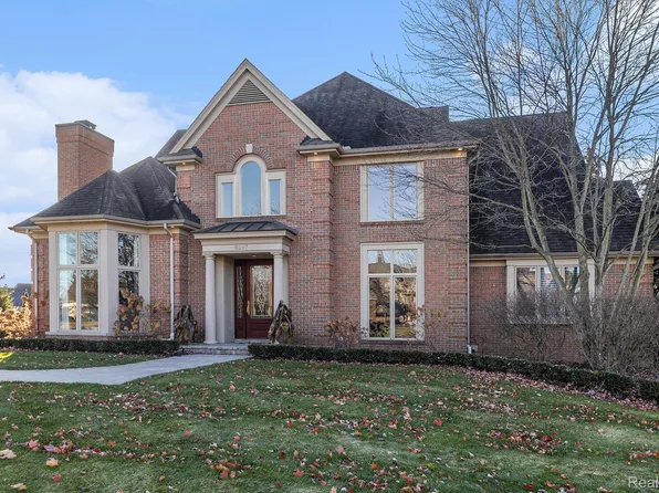 6997 Oakhurst Ridge Rd, Clarkston, MI 48348