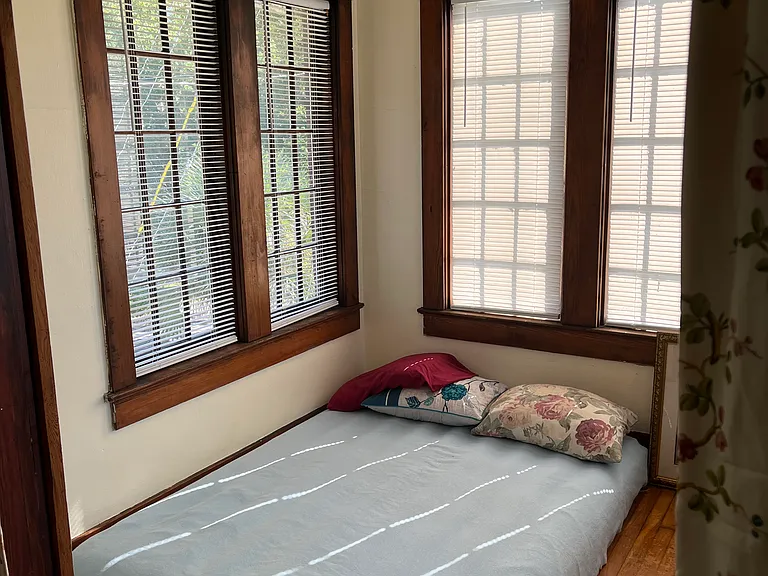 217 W La Rua St — Photo 4