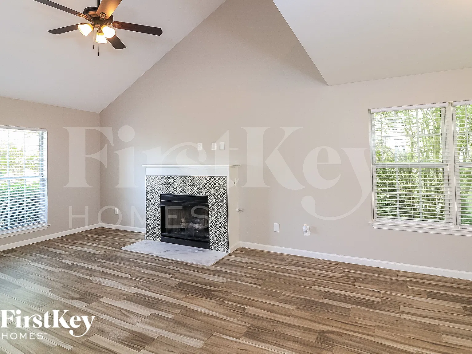 3 bed, 2.0 bath, 1824 sqft, $2,390 — Photo 4