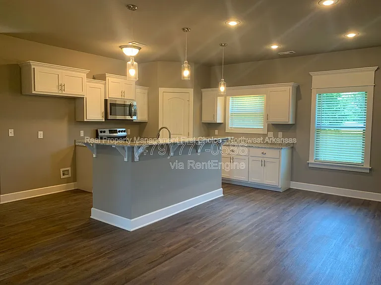 537 Buckboard Rd — Photo 5