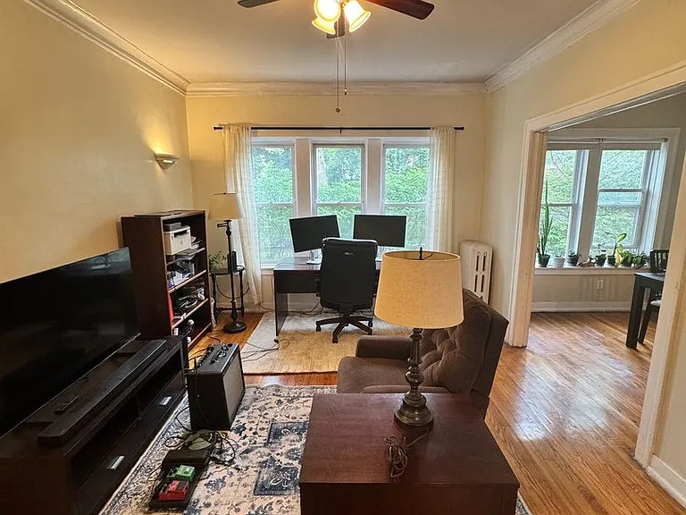 613 W Arlington Pl — Photo 4