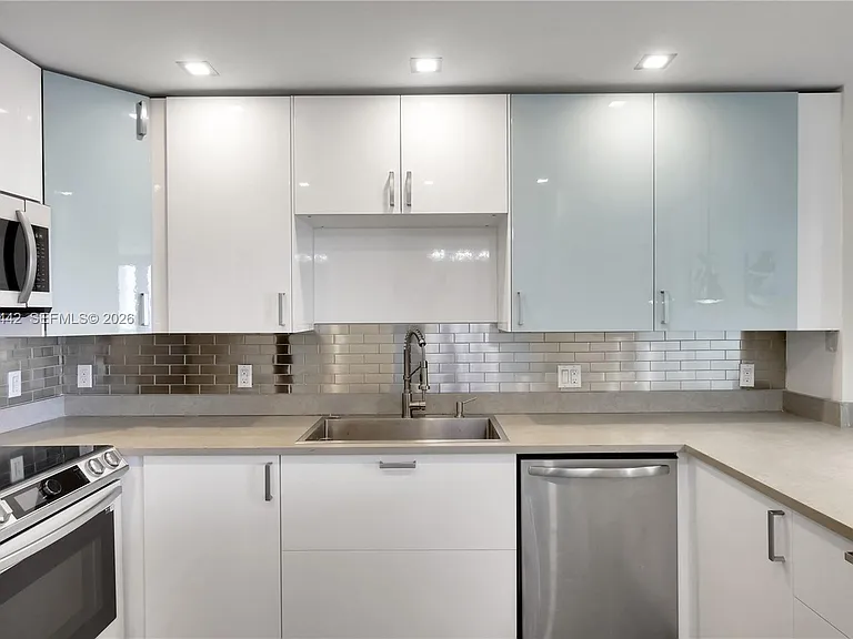100 Bayview Dr #1008 — Photo 8