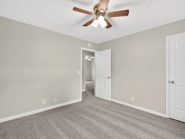 2504 Angelyn Dr — Photo 23