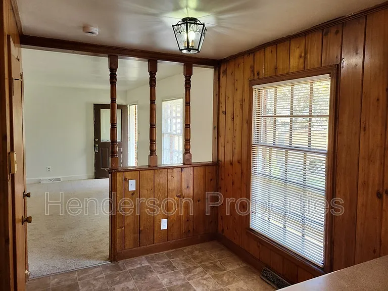 7512 Briardale Dr — Photo 3