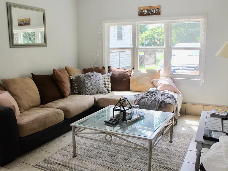 5203 Lester St — Photo 6