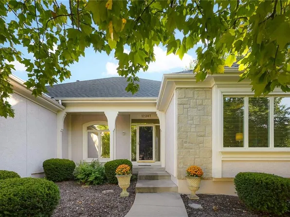 12307 Ash St, Overland Park, KS 66209