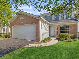 6881 Hampton Cir, Gurnee, IL 60031
