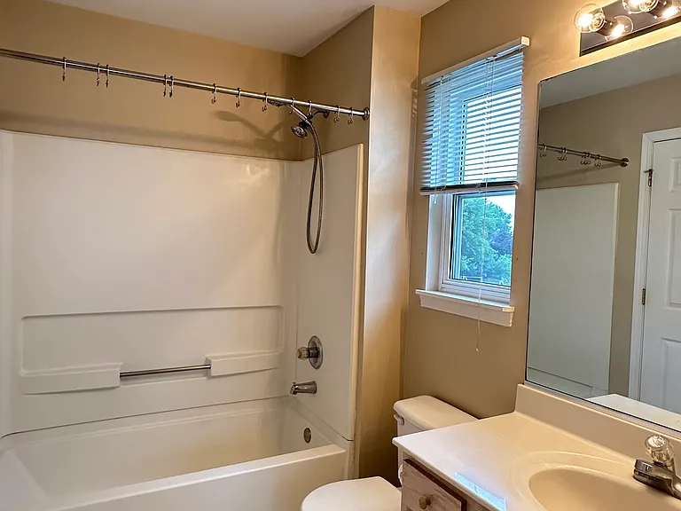 2159 Henning Pl — Photo 32