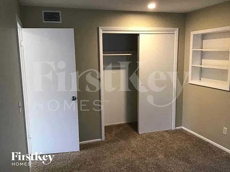 613 Brittany Ct — Photo 14