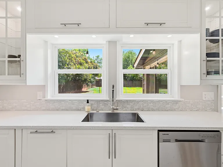 215 Varsity Cir — Photo 16
