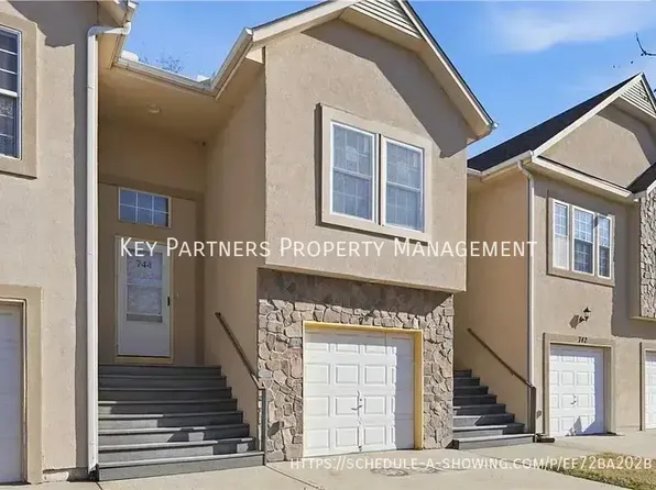 744 Woodson Ln, Gardner, KS 66030