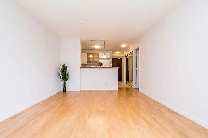 2 bed, 760 sqft, $2,400 — Photo 4