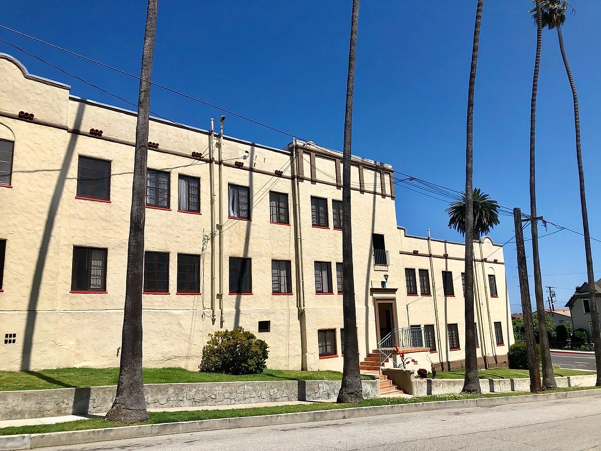 Building Photo - 1209main