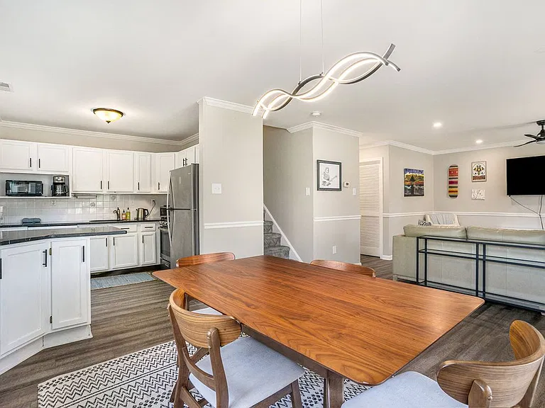 5905 Drawbridge Ct — Photo 5